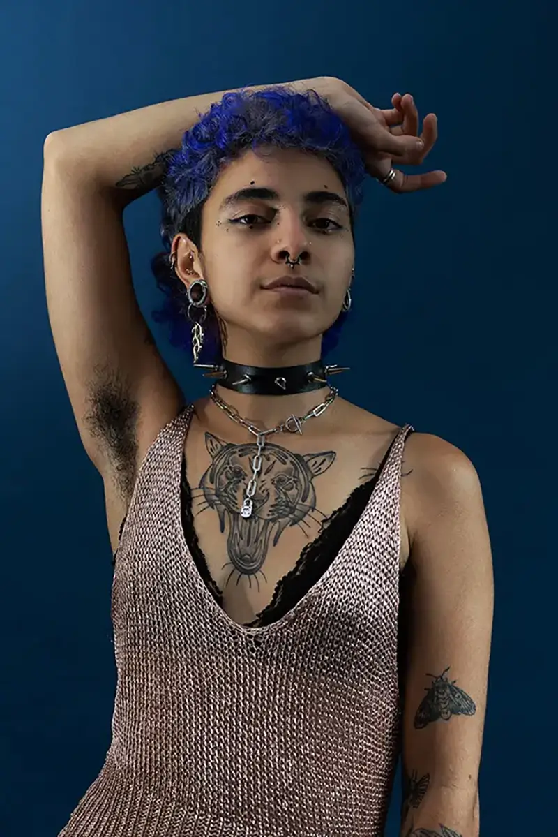 لزبین با موی آبی و تا تو لای سینه قلاده سکس